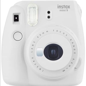 fujifilm instax mini 9 in Smokey white.